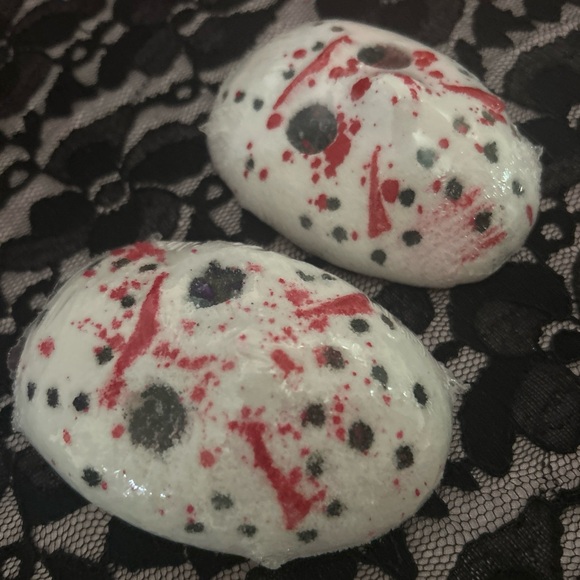 Michael Myers Mask Bath Bomb - Picture 3 of 8